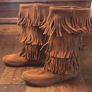 Minnetonka genuine suede fringe boots, size 8!